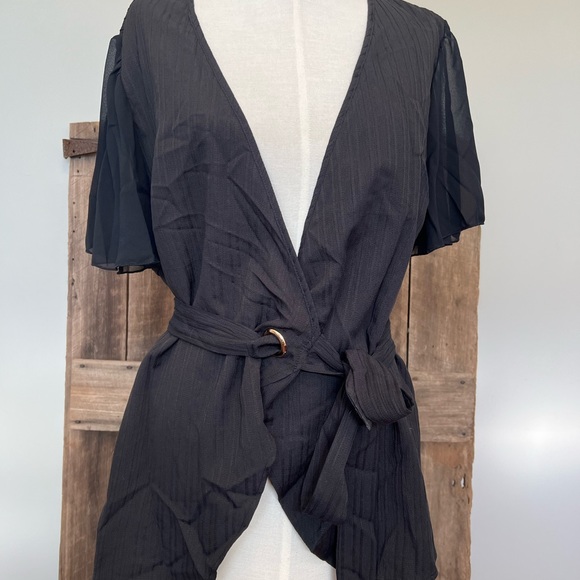 SKUE CURVE Size 1X Black Wrap Around Blouse - Picture 10 of 10